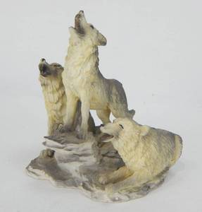 lot 104 image: Wolf Pack Figurine