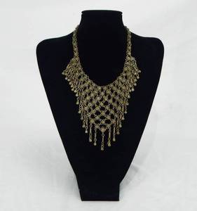 lot 3 image: Vintage Art Deco Bib Necklace