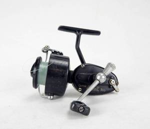 lot 95 image: Set of 2 Fishing Reels - For Repair or Parts