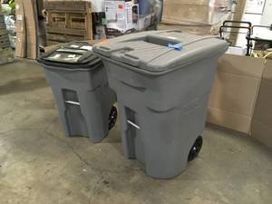 Lot of 2 Trash Bins Customer Returns See Terms on Auction