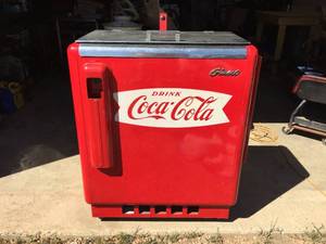 lot 9 image: Vintage 1950s Coca Cola CoolerBottle Dispenser