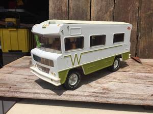 lot 4 image: Vintage Tonka Indian Winnebago