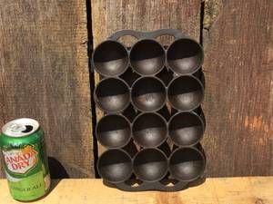 lot 15 image: Early Cast Iron Golf Ball Gem Pan