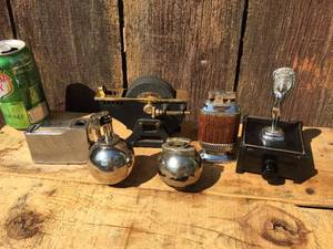 lot 43 image: Vintage Table Lighters