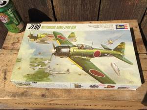 lot 47 image: Vintage Mitsubishi A6M5 Zero Plastic Model