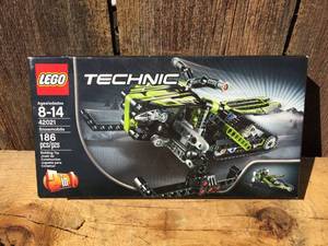 lot 51 image: Lego Technic Snowmobile 2 in 1 - Like New