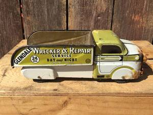 lot 54 image: Vintage MARX Wrecker & Repair Truck