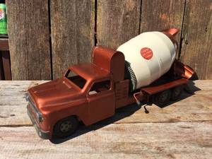 lot 55 image: Fabulous Structo Ready-Mix Concrete Truck