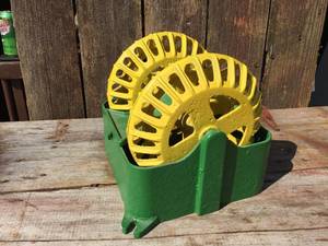 lot 57 image: Vintage Cast Hog Oiler - HO. 102
