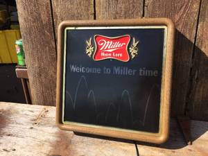 lot 63 image: Vintage Miller Bouncing Ball Light up Motion Beer Sign - Works