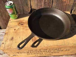 lot 71 image: Vintage Cast Iron BSR Skillet No. 8