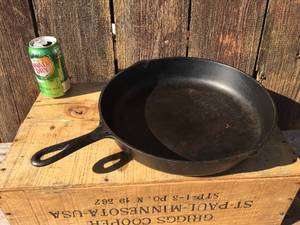 lot 72 image: Vintage Cast Iron BSR Skillet No. 10