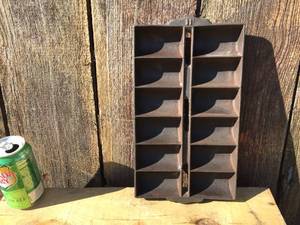 lot 76 image: Vintage Cast Iron 12 French Roll Pan