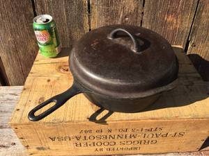 lot 77 image: Griswold Cast Iron #8 Chicken Pan With Lid