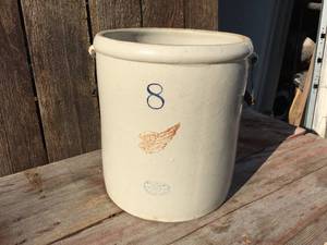 lot 83 image: Redwing 8 Gallon Crock