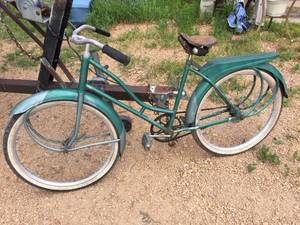 lot 101 image: Vintage Shelby Flyer Womens Bicycle