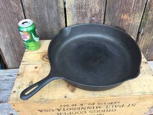 lot 123 image: Vintage Wagner #12 Cast Iron Skillet - Nice