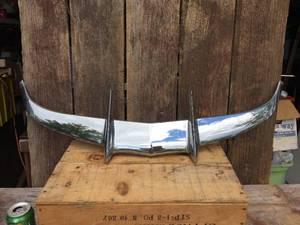 lot 130 image: Vintage Automotive Chrome Piece