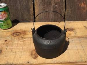 lot 142 image: Antique Small Cast Iron Pot #0 with Gate Mark