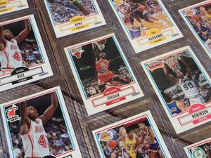 lot 145 image: Vintage Fleer 90 NBA Basketball Cards