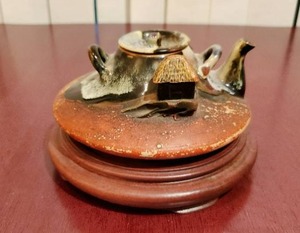 lot 16 image: Ceramic Asian Tea Pot