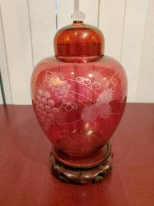 lot 18 image: Cranberry Glass Ginger Jar Vase