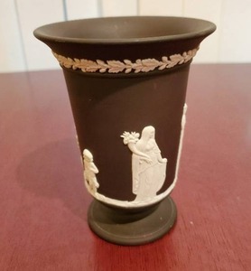 lot 24 image: Wedgwood Black Jasperware Trumpet Vase