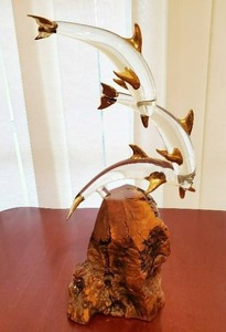 lot 44 image: Glass Baron Glass Jumping Dolphins