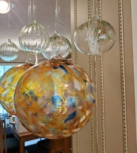 lot 46 image: Glass Gazing Balls
