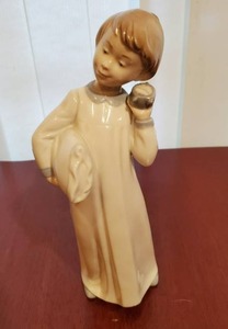 lot 202 image: NAO Daisy Lladro Figurine Ready for Bed