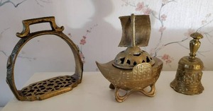 lot 186 image: Collection of Brass Decor