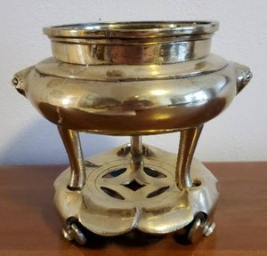 lot 317 image: Asian Style Incense Pot