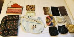 lot 352 image: Purse Lot