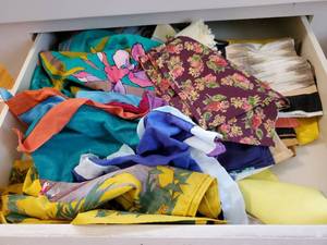 lot 356 image: Collection of Linens