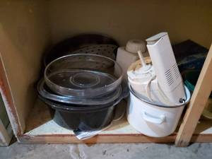 lot 417 image: Contents of Basement Dcor Shelves