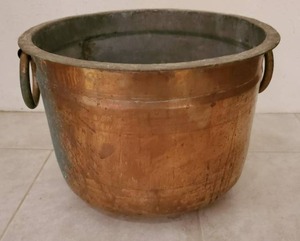 lot 423 image: Large Brass Pot with Handles