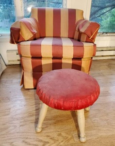 lot 52 image: Striped Accent Chair with Ottoman