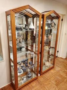 lot 59 image: Pair of Lighted Curio Cabinets