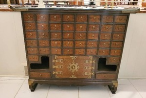 lot 61 image: Vintage Alter Table with Brass Accents
