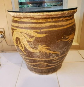 lot 64 image: Large Ceramic Planter