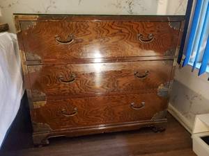 lot 77 image: Asian Style 3 Drawer Chest