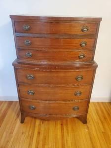 lot 84 image: Vintage Dresser