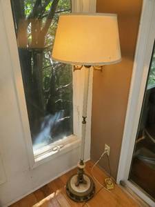 lot 110 image: Vintage Floor Lamp