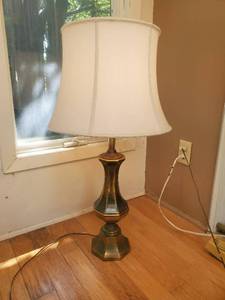 lot 111 image: Vintage Brass Table Lamp