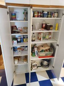 lot 118 image: Contents of Kitchen Cabinets
