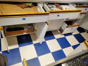 lot 123 image: Contents of Kitchen Cabinets