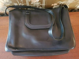 lot 262 image: Vintage Coach Black Leather Handbag