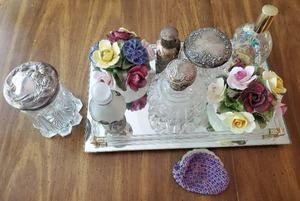 lot 268 image: Collection of Perfume Bottles and Dcor