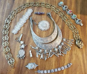 lot 270 image: Collection of Jewelry from Different Countries