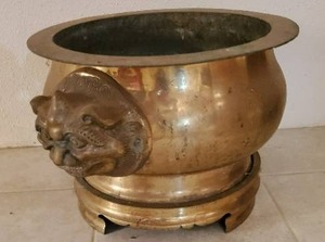 lot 460 image: Brass Planter with Stand